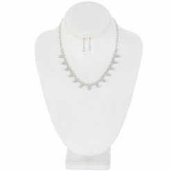 Brand new 🌟 Scallop Necklace & Earrings 🔥